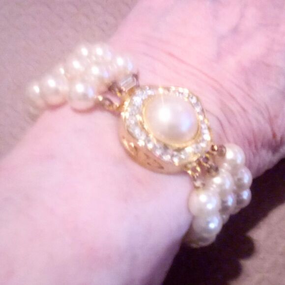 Faux Pearl Hand Knotted Triple Strand Bracelet - Picture 5 of 5